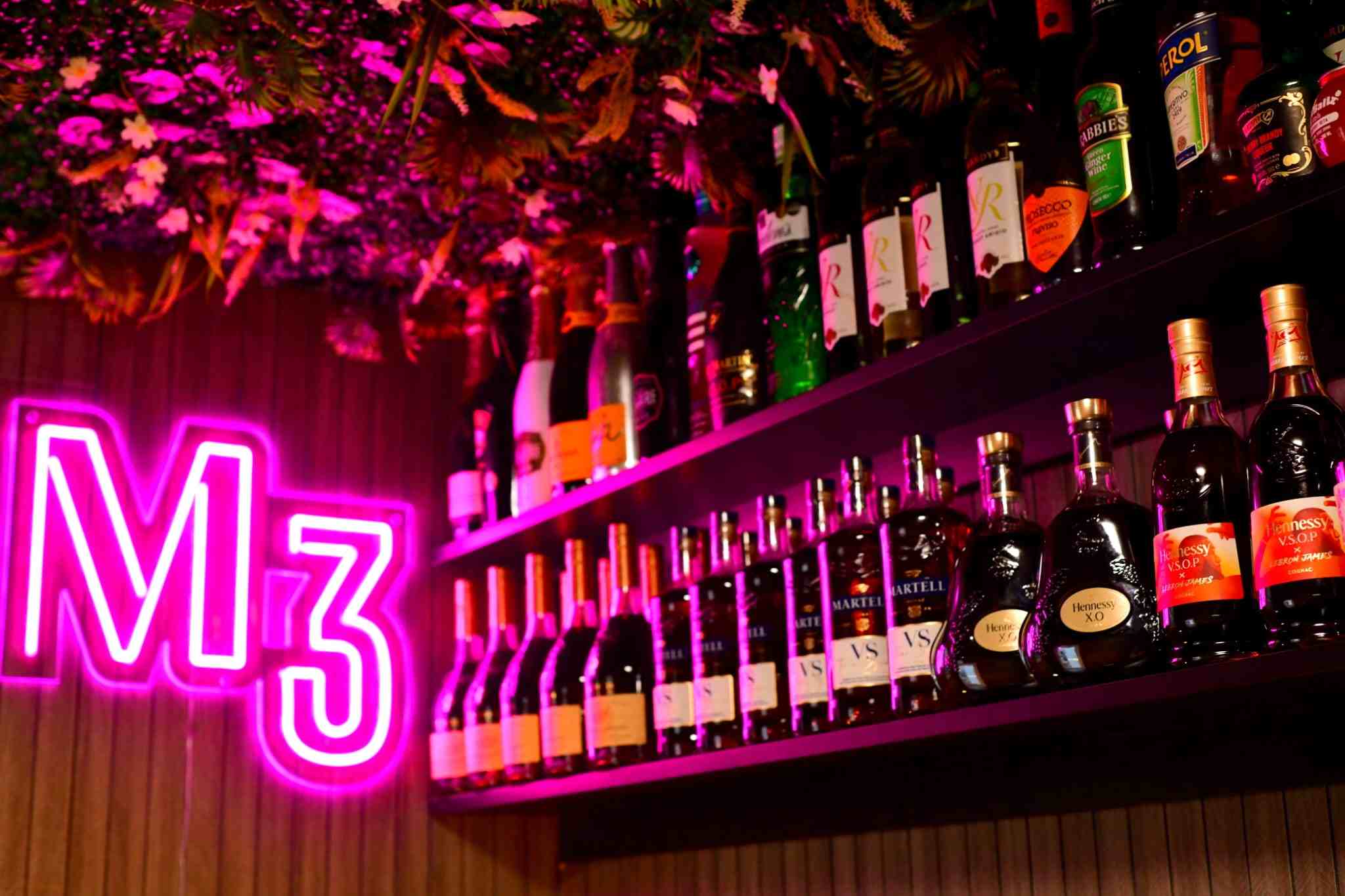 M3 Lounge - restaurant and lounge